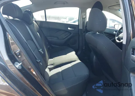 2018 Kia Forte Lx z USA, uszkodzony, nr VIN 3KPFK4A71JE174689